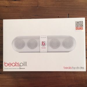 Beats Pill by Dr. Dre & Pill Dude Stand